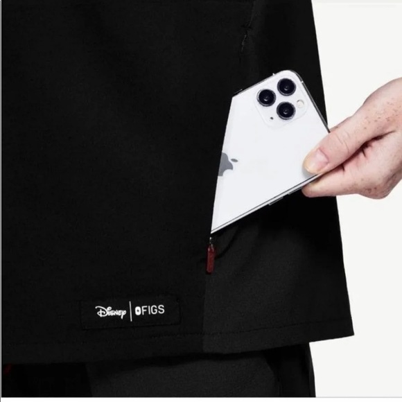 NWT Disney x FIGS Nurse SCRUBS SET Mickey Mouse - Picture 6 of 14